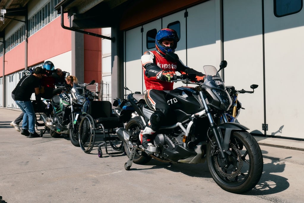 Una giornata in pista coi piloti disabili